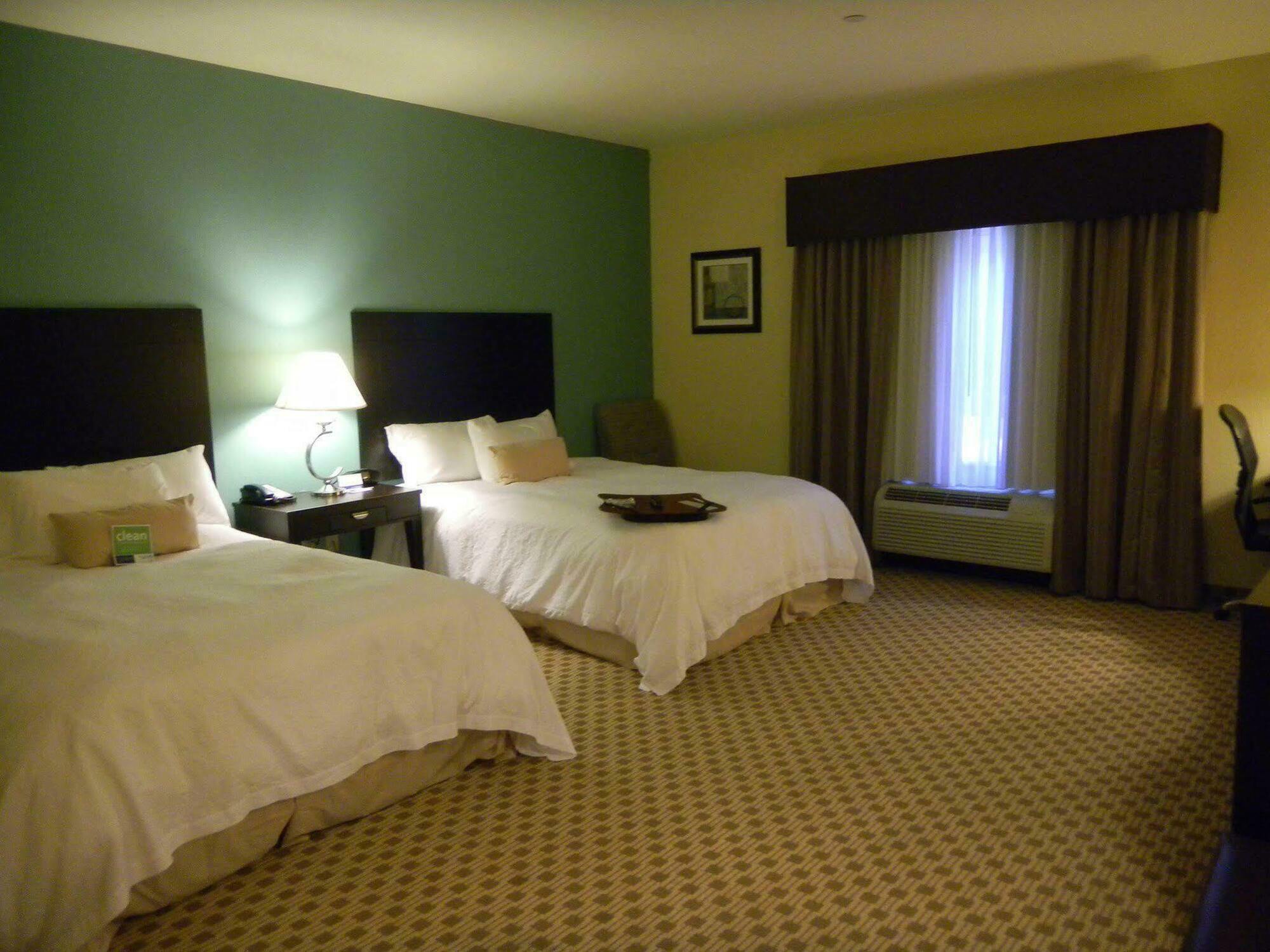 Hampton Inn Orange Room photo