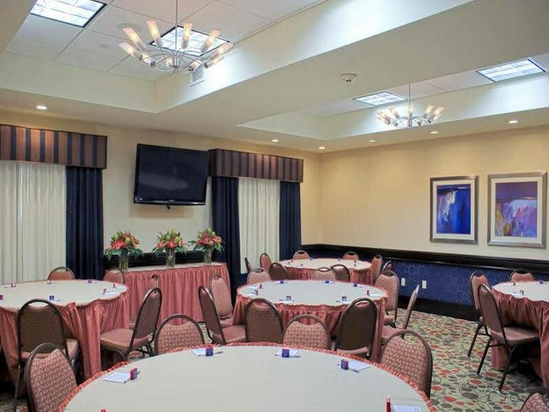 Hampton Inn Orange Exterior photo